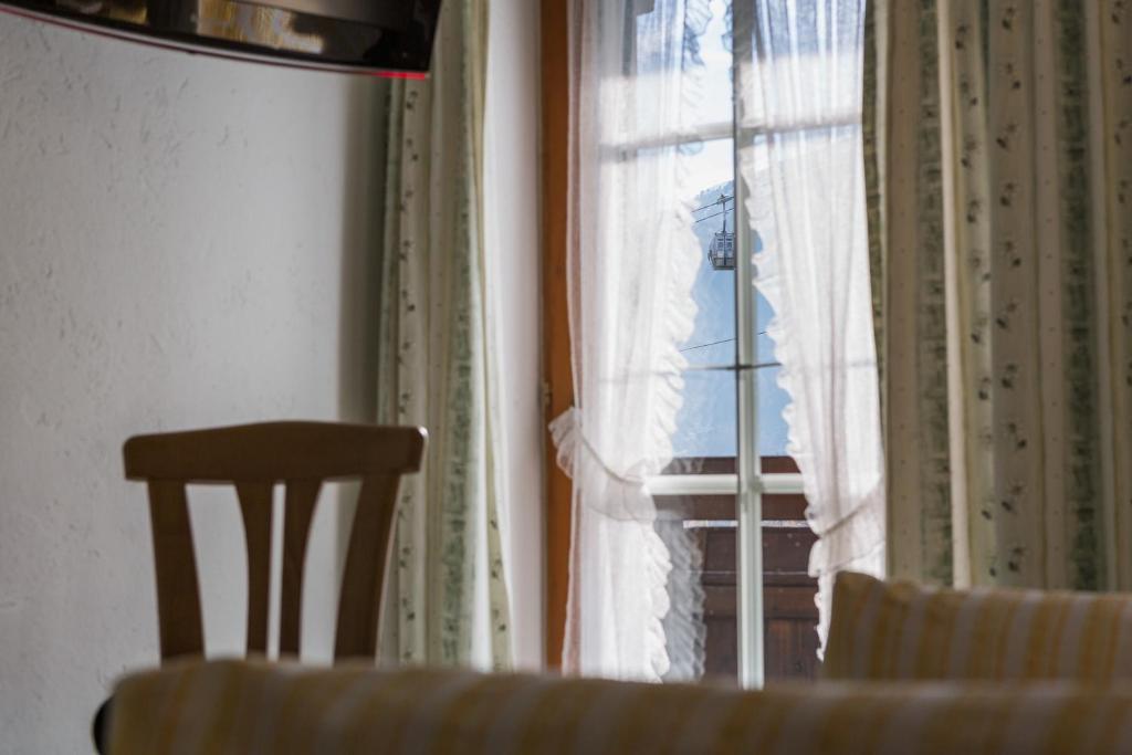 Altes Holzhaus Apartment Сьолден Стая снимка